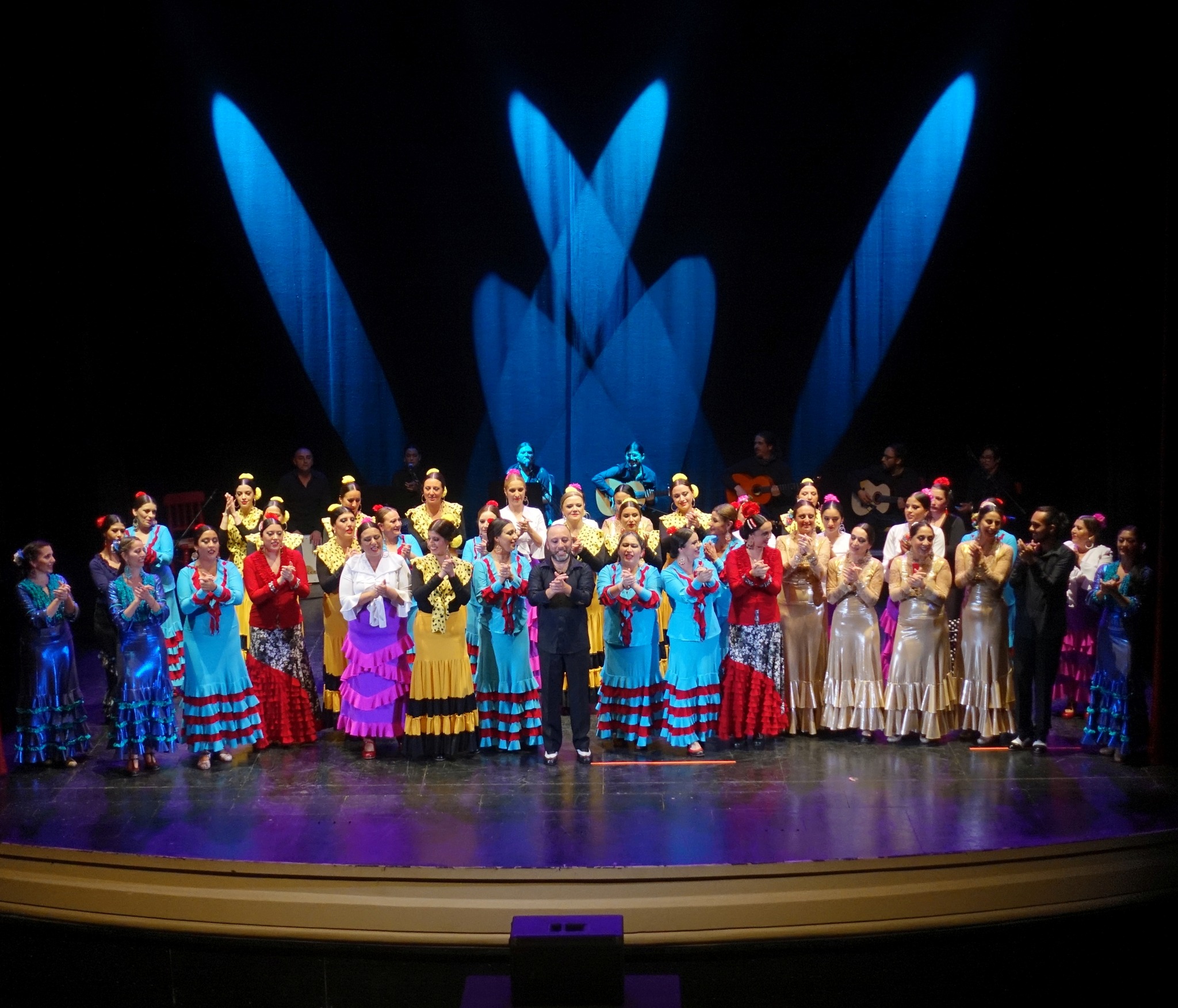 «Ecos Andaluces» llevó la cultural Flamenca al Teatro Regional Cervantes de Valdivia