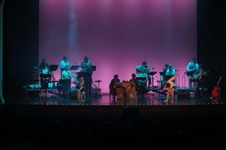 Emotiva Cantata se realizó en el Teatro Regional Cervantes de Valdivia