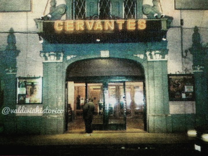 Tardes de cine, con los grandes clásicos del séptimo arte que una vez pasaron por la sala del "Cervantes". Foto: @Valdiviahistorico.