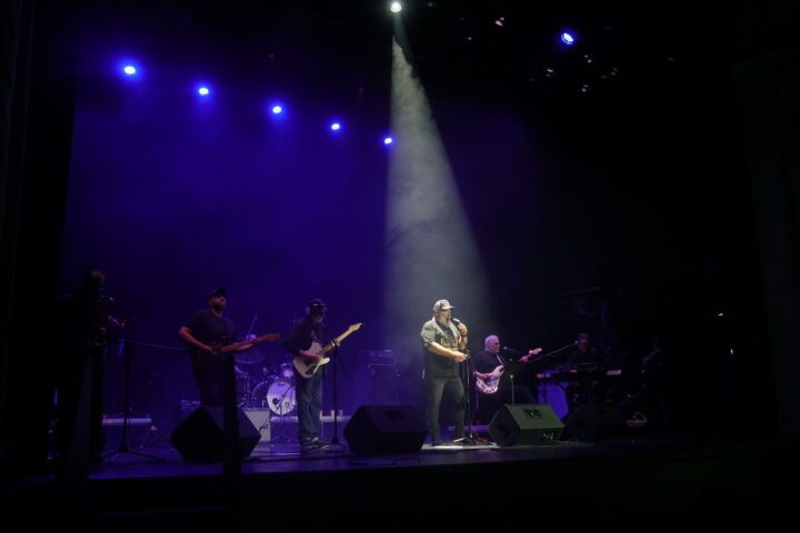 Memphis la Blusera trajo el blues al Teatro Regional Cervantes de Valdivia