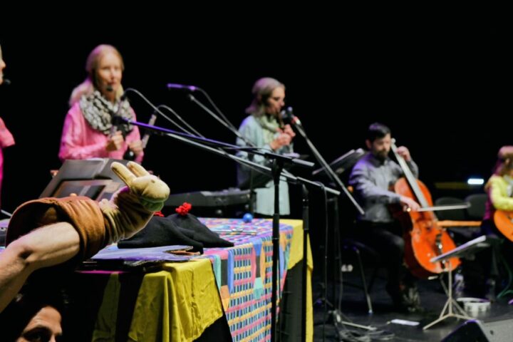 Grupo infantil Mazapán trajo las melodías de antaño al Teatro Regional Cervantes de Valdivia