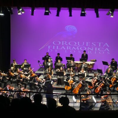 Aplausos y reconocimiento para el retorno de la Filarmónica de Los Ríos al Teatro Regional Cervantes de Valdivia