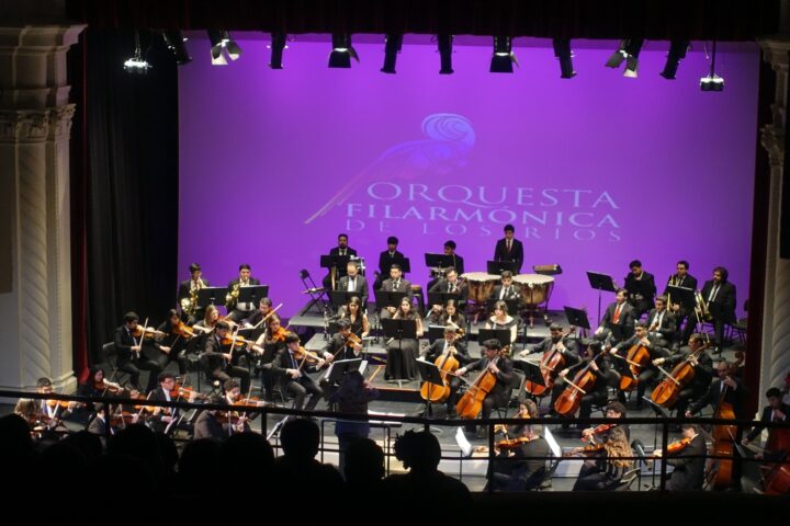 Aplausos y reconocimiento para el retorno de la Filarmónica de Los Ríos al Teatro Regional Cervantes de Valdivia