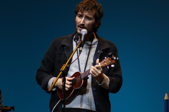 Música en miniatura: Diego Lorenzini volvió al Cervantes para presentar su más reciente show